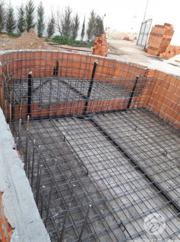  Travaux de construction d'une piscine 4.00m x 9.00m -  إنشاءات  مشاريعنا جربة